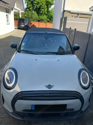 MINI Cooper Cabrio Cooper Essential Trim
