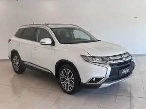 Mitsubishi Outlander 2.2 DI-D Top 4WD|7-SITZE|AHK|SCHIEBED. Bild 4