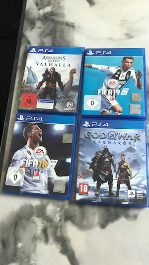 PlayStation 4 Slim mit 2 Controllern + 4 Spielen   Top Zustand Bild 2