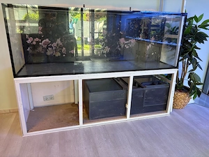 AQ 200x70x60 Weißglas 870L abzugeben