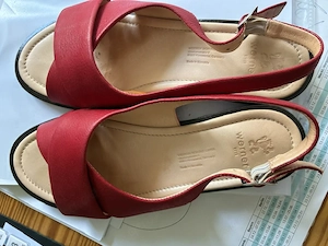 rote Sommerschuhe Leder