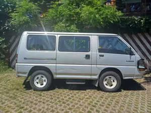 Mitsubishi L300