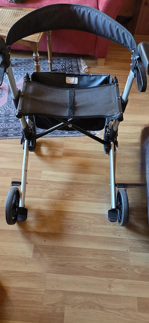 Rollator zusammen klappbar 