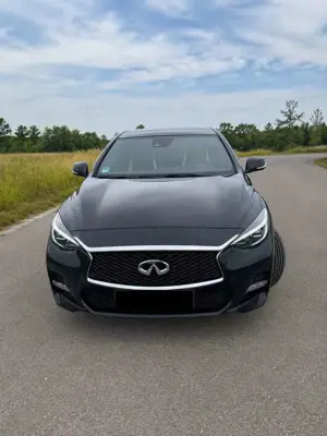 Infiniti Q30 2.0t DCT AWD Sport Tech