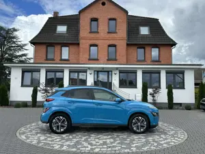 Hyundai KONA Trend LED ACC NAV KRELL WÄMPU 64KWh