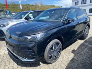 Volkswagen Tiguan TDI 4MO DSG R-Line AHK 20Z Area Matr Pano