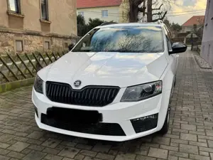 Skoda Octavia Octavia Combi 2.0 TSI (Green tec) DSG RS