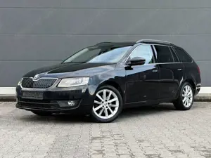 Skoda Octavia Style *Bi-Xenon* Sportsitze Navi Scheckheft gepflegt 2. Hand Top Zustand