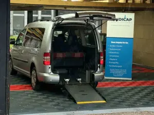 Volkswagen Caddy DSG Maxi Behindertengerecht-Rampe