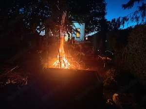 Spiele gerne mit dem Feuer Liebe die Natur und würde gerne meine Fantasien mit dir ausleben 