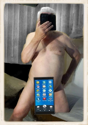 Hobby-Fotograf , Pensionist, FKK Fan, fotografiert sich gerne nackt . 