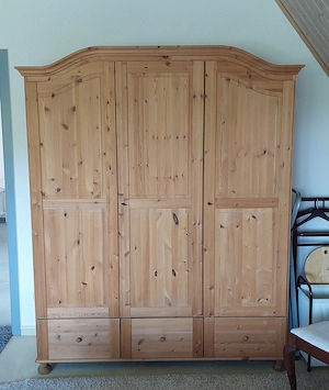 Kleiderschrank-Bauernschrank-Landhausstil 