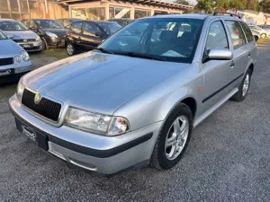 Skoda Octavia Combi 1.6 Klima SHZ Tüv + Insp. + ZR neu