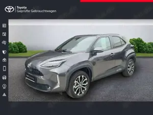 Toyota Yaris Cross Hybrid FWD Team D alle Pakete + Allwetter + AHK