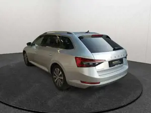 Skoda Superb Combi 2.0TDI DSG Stxle Matrix Navi Rear View ACC 4 Bild 4