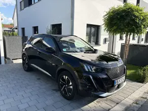 Peugeot 2008 e- GT mit Garantie