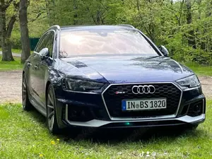 Audi RS4 Avant quattro tiptronic