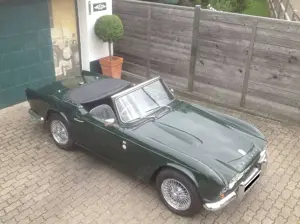 Triumph TR4 Bj. 63 RHD ältere body-off Restauration