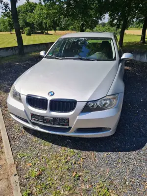 BMW 318 i   Tempomat Klimaaut. Shz PDC