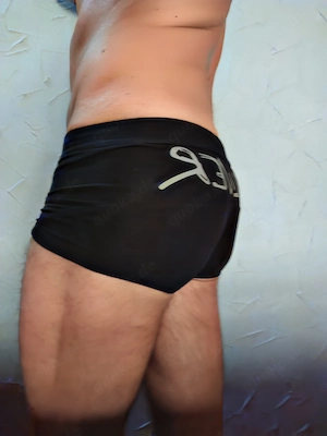 Er sucht Ihn für schnelle Erleichterung am liebsten L-XXL 