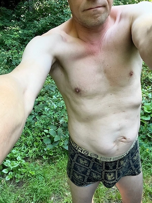 9Uhr Riesenlatte Joggt am Wanderparkplat B470.. Suche weibliche Begleitung 