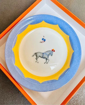 Hermes Paris Teller aus der Kollektion "Circus Le Clown Cavalier"