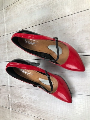 Lack-Pumps Rot Schwarz mit Riemchen   Gr. 38