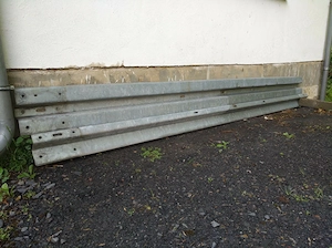 4 Stück Leitplanken und Reste zu verkaufen