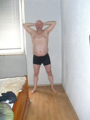 Er 68 sucht Paar für strenge Erotik 