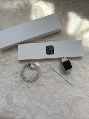 Apple Watch Series 6 - Silber - 40 mm