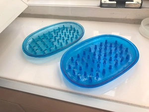 2 blaue Seifenunterlagen an Selbstabholer zu verschenken