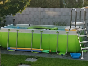 Pool mit Filter,Pumpe und Leiter zu verkaufen 