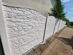Betonzaun für viele Jahre   stabiler Sichtschutz mit Montage