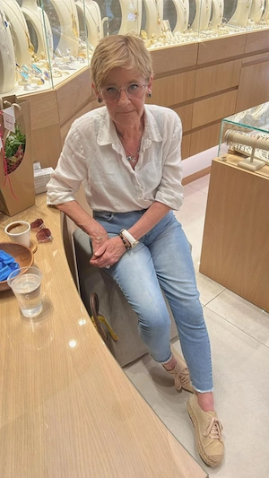 Eine Frau mit offenem Herzen für neue Freundschaften 