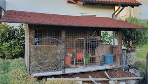 Hunde-   Gartenhütte