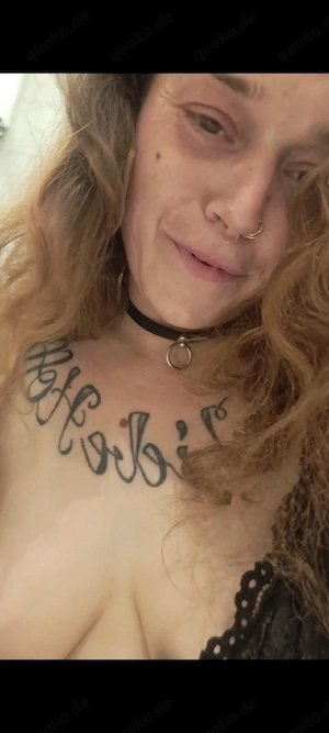biete heiße Bilder undVideos gegen geld an 