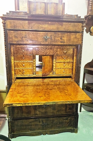 Biedermeier-Sekretär um 1860 im Auftrag zu verkaufen
