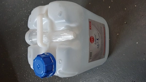 AdBlue 10 Liter Kanister mit Flex- Ausgießer, ungeöffnet