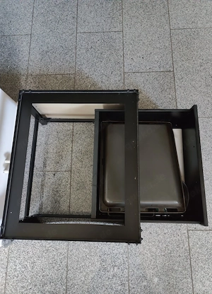 Schwarzer Waschmaschinenunterbau Bild 5