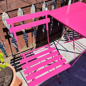 Balkon Tisch und Stühle 