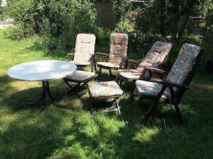  Kettler Gartenstühle hochlehner und Hocker mit Polstern und Rundtisch