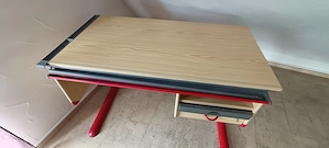 Schreibtisch