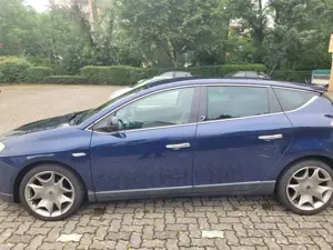 Lancia Delta 1.4 MultiAir Silver StartStopp Silver Bild 2
