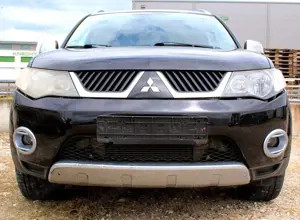 Mitsubishi Outlander 2.0,DI-D/7-Sitzer/LEDER/NAVI/4x4/TÜV Bild 2