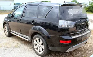 Mitsubishi Outlander 2.0,DI-D/7-Sitzer/LEDER/NAVI/4x4/TÜV Bild 4