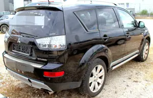 Mitsubishi Outlander 2.0,DI-D/7-Sitzer/LEDER/NAVI/4x4/TÜV Bild 5
