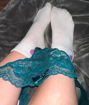 Verkaufe meine getragenen Socken sowie meine Unterwäsche!