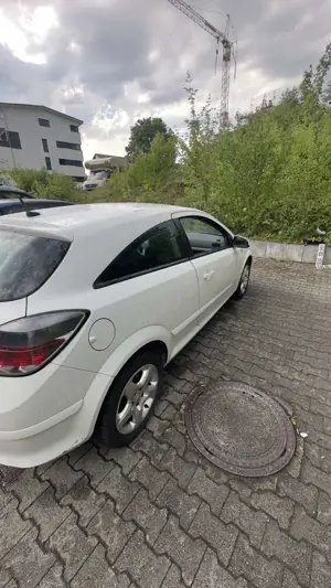 Opel Astra 1.6 16V Coupe GTC sport Bild 4