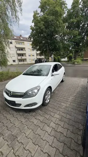 Opel Astra 1.6 16V Coupe GTC sport Bild 2