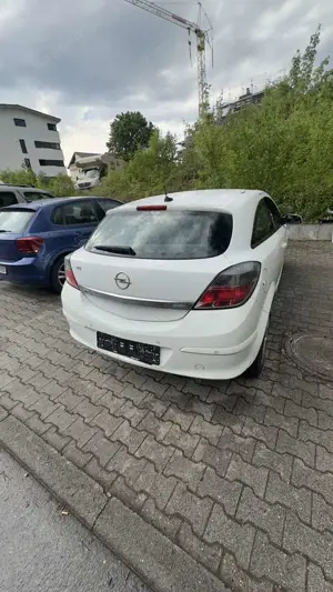 Opel Astra 1.6 16V Coupe GTC sport Bild 3